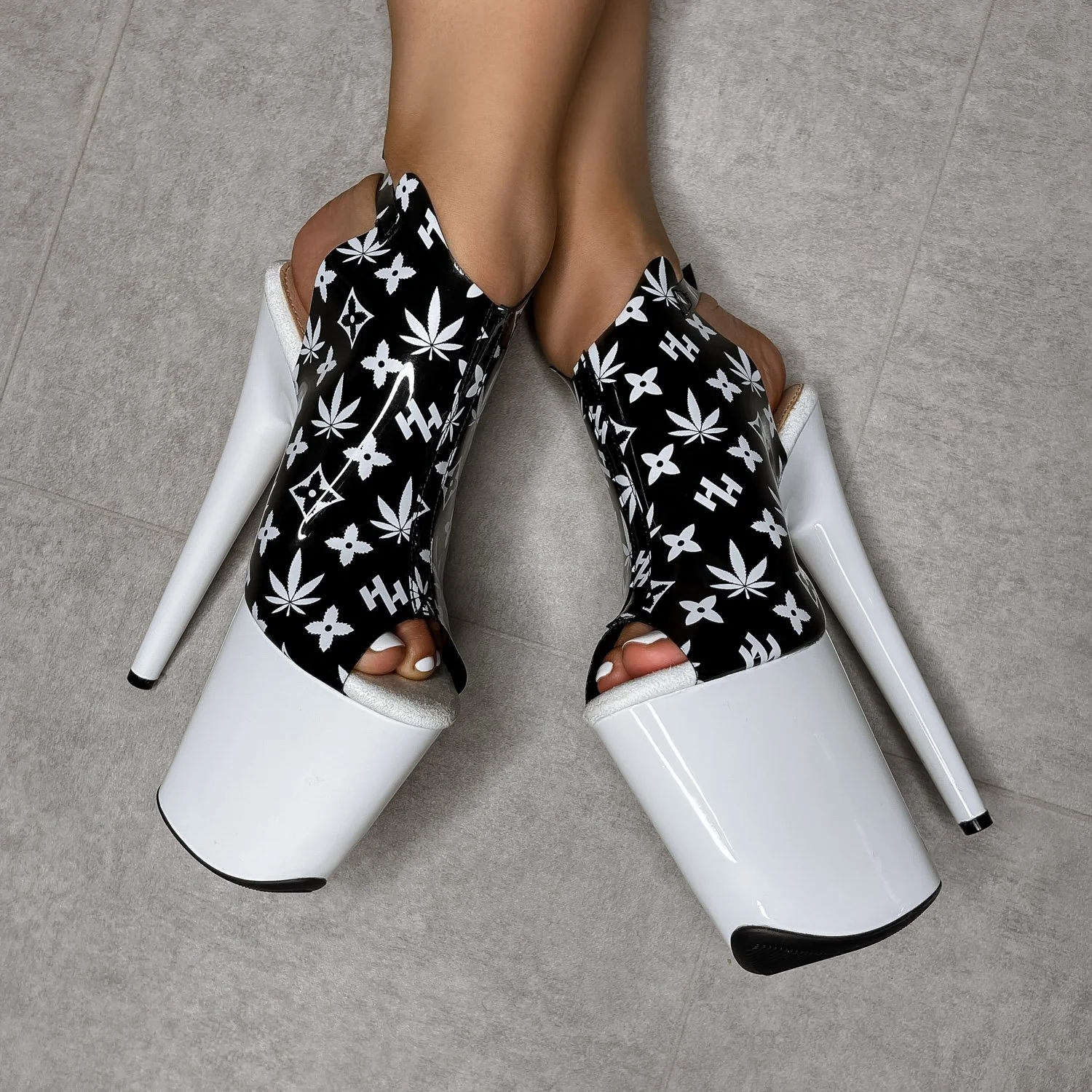 Branded Shield Stiletto - Black/White - 8 INCH - Image 2