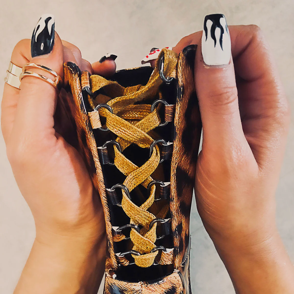 Empire Kicks Corset - Leopard - 8 INCH - Image 3