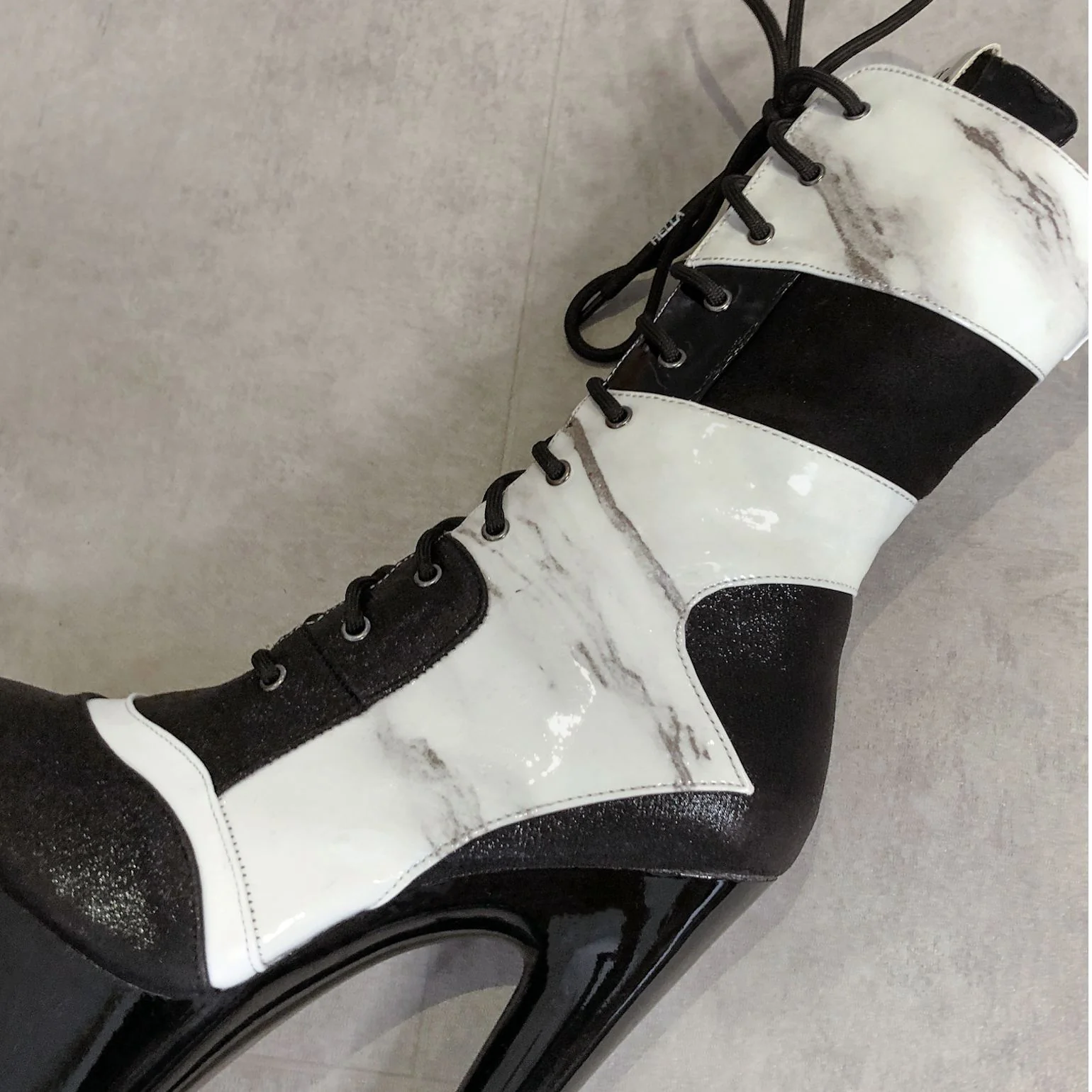 Empire Kicks Sneaker White Marble - 7 INCH - Image 2