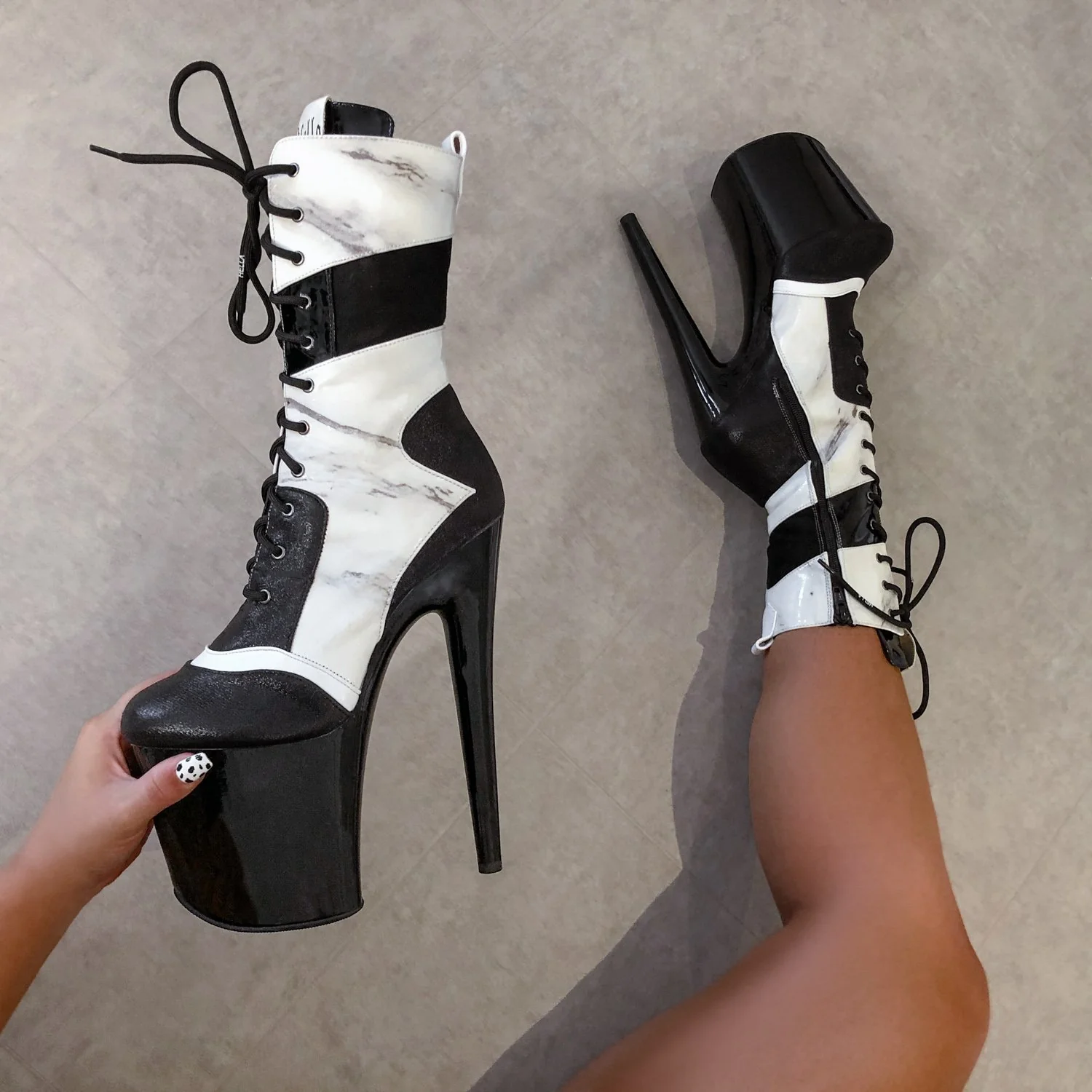 Empire Kicks Sneaker White Marble - 8 INCH