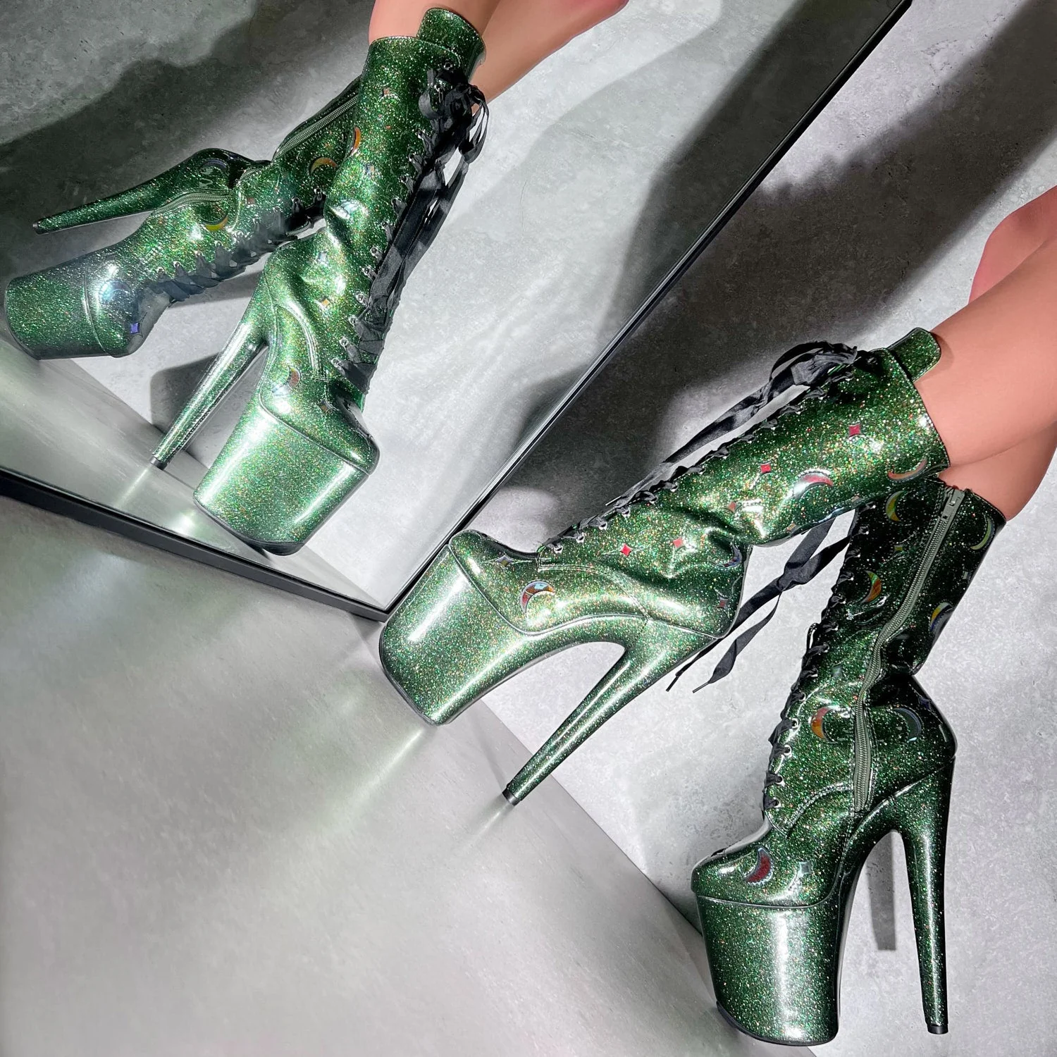 The Glitterati Cosmic Boot - Emerald Sparkle - 8INCH - Image 5