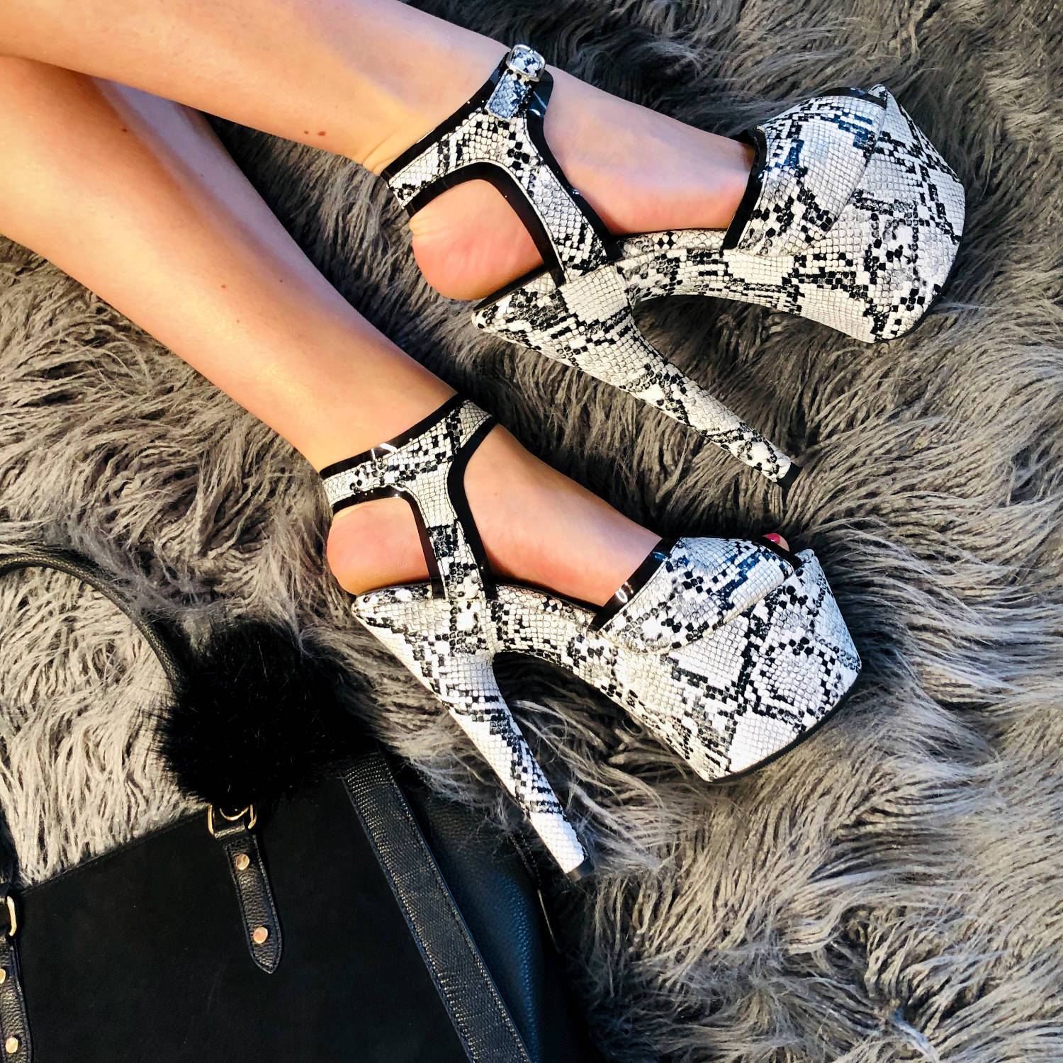 Mama Mamba Stiletto - 7 INCH - Image 3