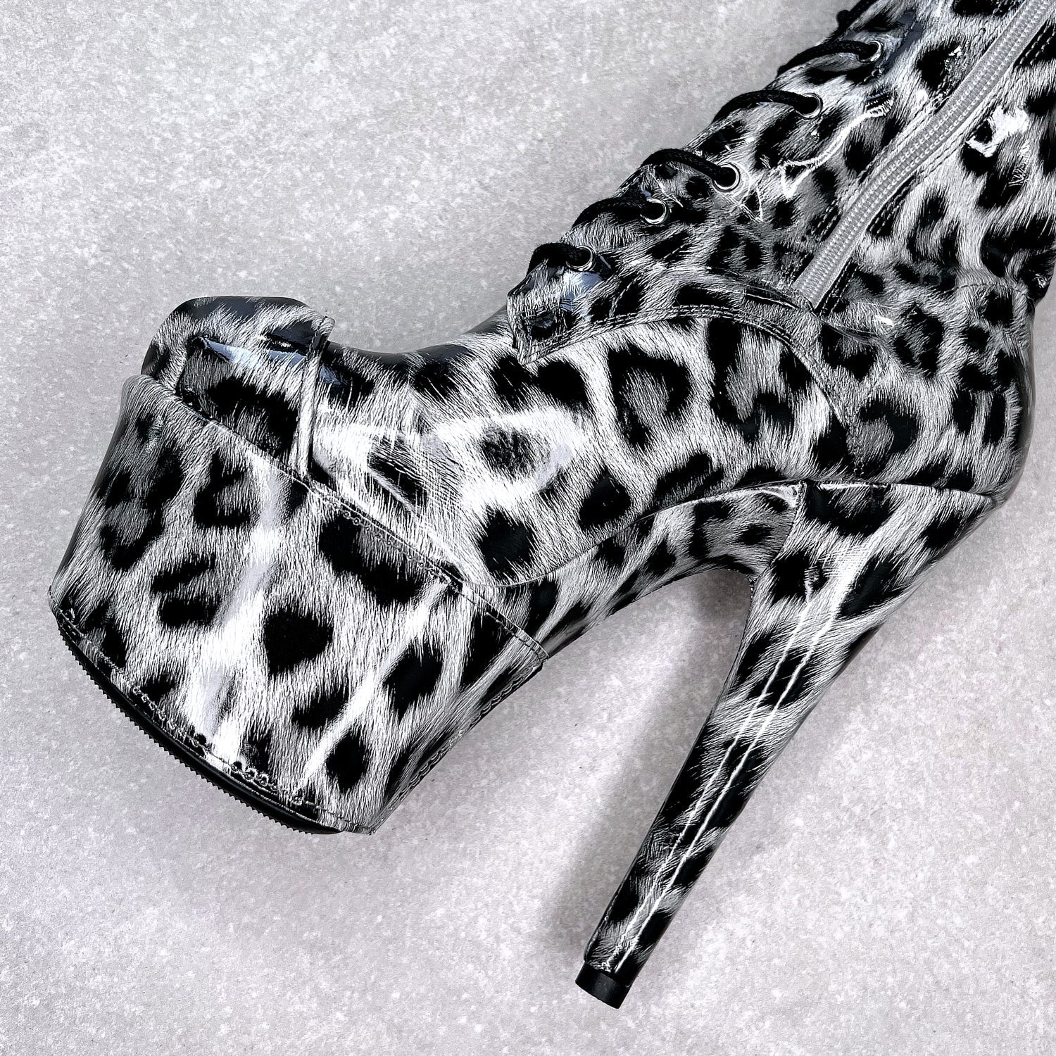 Classique Shoe Protector - Snow Leopard 7 INCH - Image 2